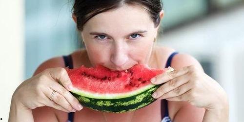 娛樂吃瓜醬玫瑰女人,娛樂吃瓜醬的甜蜜誘惑